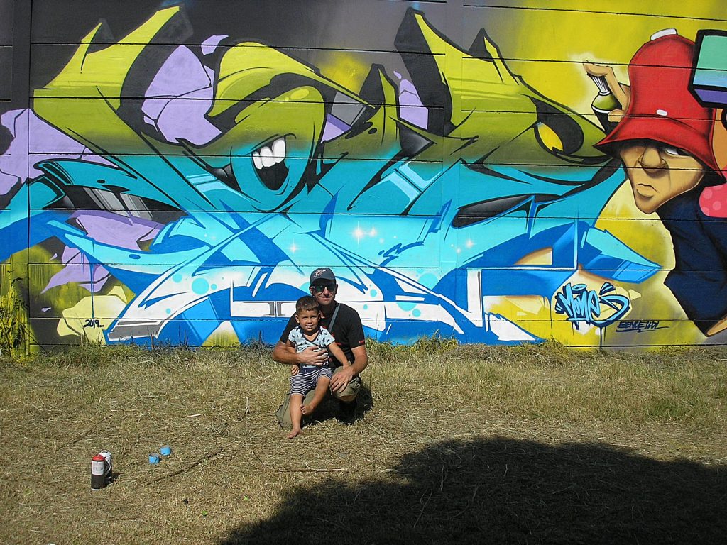 Mone graffiti